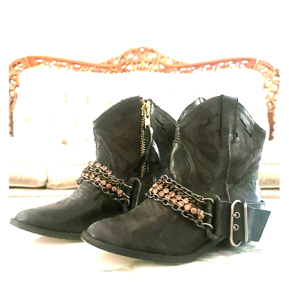 Steven Madden Brasko black western boots w/ chains